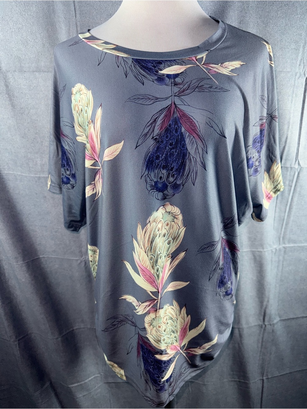 2498-Loveu. Dear Gray Floral Short Sleeve Tee with Pastel Bouquet Print